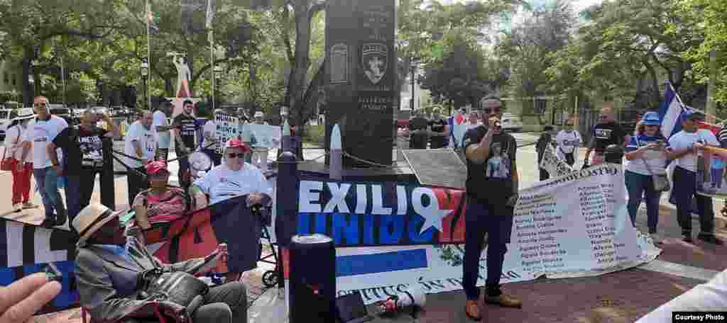 Exiliados cubanos se manifiestan en el Día de los Derechos Humanos en Miami. (Cortesía Marcel Valdés)