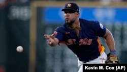 José Abreu, de los Astros de Houston, en el juego de este domingo contra los Tampa Bay Rays. (AP/Kevin M. Cox)