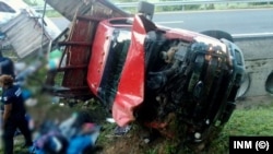 La camioneta en la que viajaban las 27 migrantes cubanas. (Foto: INM)