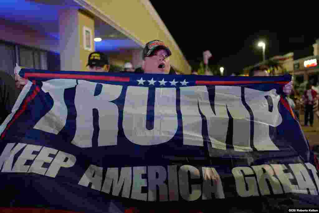 Cubanos se manifiestan dando la victoria a la reelecci&#243;n de Donald Trump.