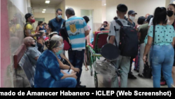 Pacientes en el cuerpo de guardia del Hospital Universitario General Calixto García. La Habana. (Amanecer Habanero - ICLEP)