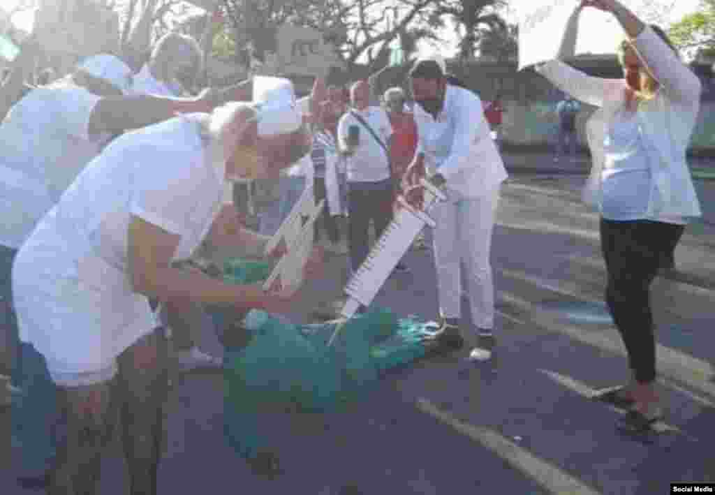 Desfile de trabajadores de la Salud del municipio Cruces, en Cienfuegos. (Foto: Facebook/Yanela Armenteros Suarez)