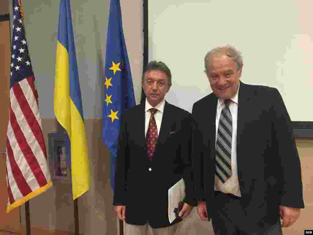 Yuri Sergeyev (i) y Martin Palous (d). 