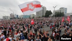 Manifestación multitudinaria contra Lukashenko en Minsk, Bielorrusia. (REUTERS / Vasily Fedosenko).