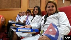 Médicos cubanos reciben instrucción en Nairobi, Kenia (Foto: AFP/ Simon Maina).