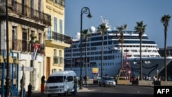 El crucero Adonia de Carnival en La Habana en 2016.