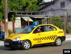 Los conductores trabajan 16 horas en dias alternos para poder pagar la cuota.