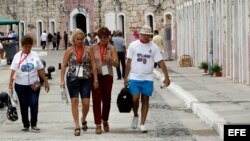 La nueva política de EEUU hacia Cuba restringe las condiciones en las que los estadounidenses pueden viajar a la isla.