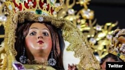 Detalle de una estatuilla de la Virgen de la Caridad del Cobre, Patrona de Cuba. 