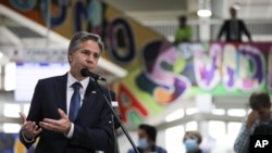 El secretario de Estado Antony Blinken en el Centro de Integración para Migrantes, en Bogotá el 4 de octubre de 2022. (Luisa González/Pool Photo via AP).