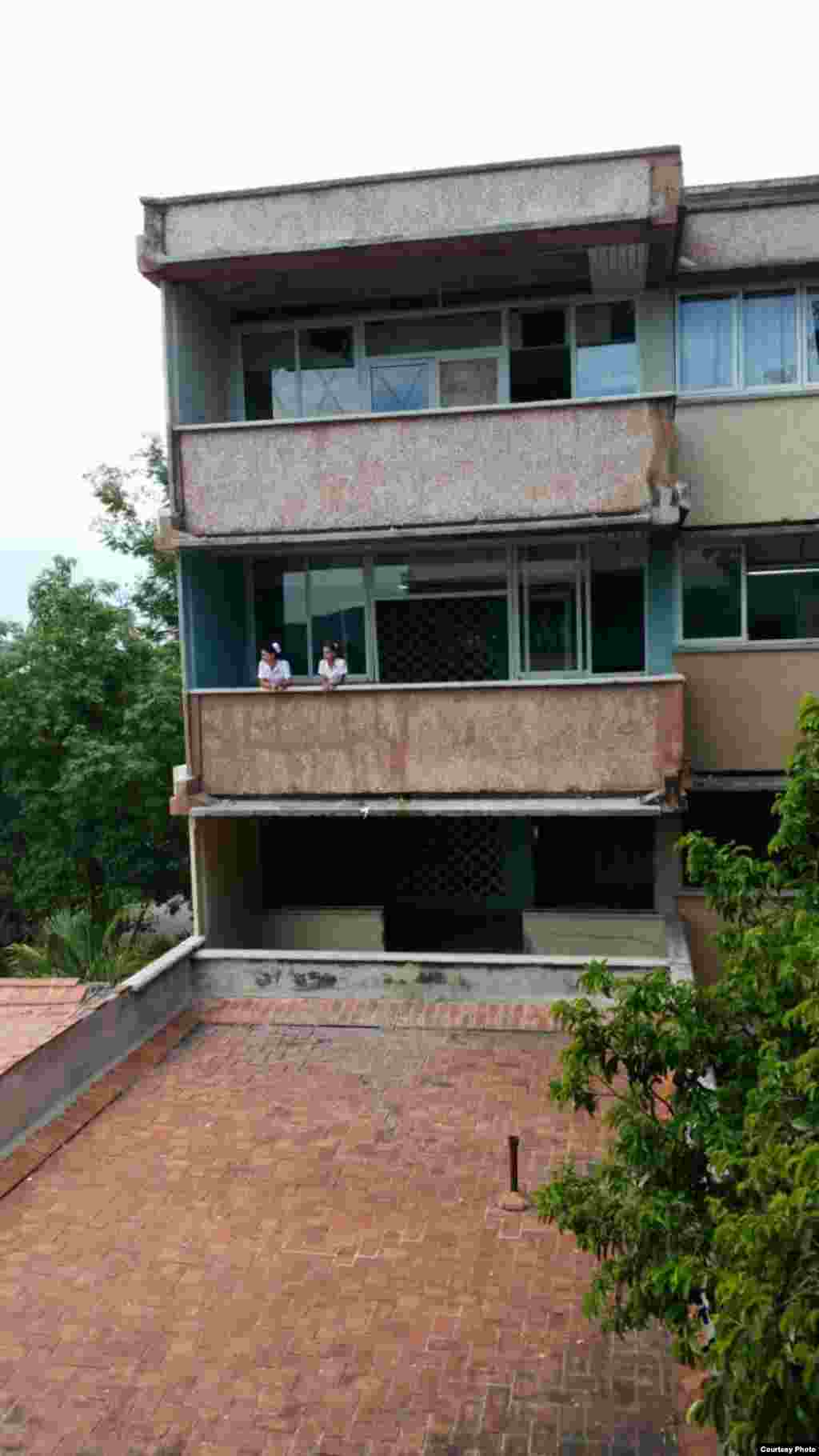 Los enfermos de zika se encuentran ubicados entre las salas 3-A (se habilita la sala 3-B) y 4-A del tercer y cuarto piso del Hospital Clínico Quirúrgico "Lucía Iñiguez Landín”.