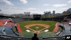 Un estadio de béisbol en Corea del Sur. AP Photo/Lee Jin-man