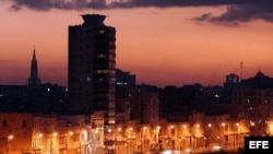 Vista del malecón habanero al atardecer.