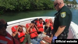 Grupo de cubanos que tocaron tierra en los Cayos de la Florida (Archivo)