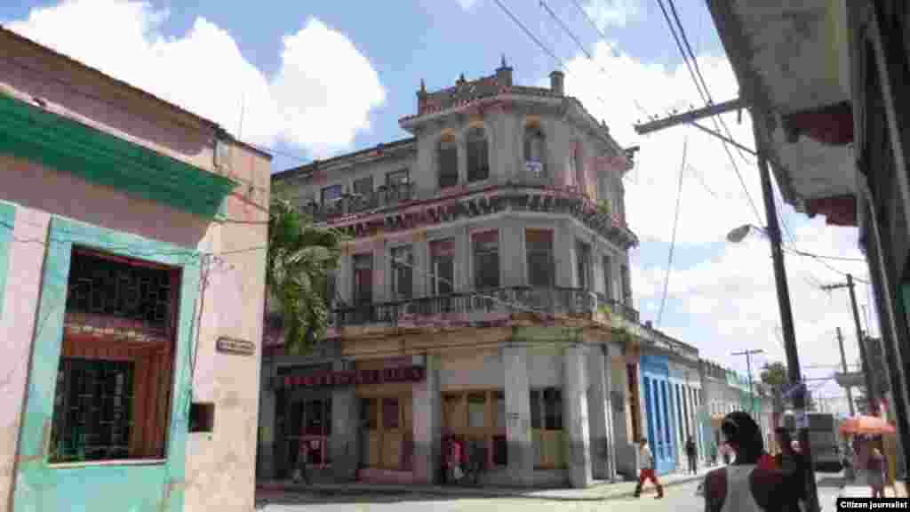 Edificio&nbsp; en la calle Máximo Gómez esquina a Pepe Antonio, en el capitalino municipio de Guanabacoa.