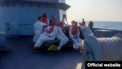 Migrantes cubanos a bordo del HMBS Nassau. (Real Fuerza de Defensa de Bahamas)