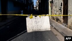 Una calle de La Habana cerrada por COVID-19. (YAMIL LAGE / AFP)