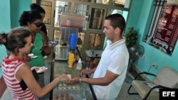 Cafetería de un trabajador cuentapropista en La Habana. Archivo.