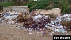 La basura se acumula en las cercanías de la escuela primaria Antonio Guiteras Holmes (San Juan y Martínez). Foto Serafín Moran