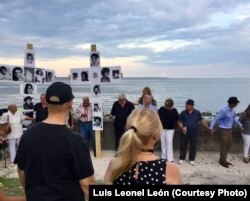 Tributo ante el malecón de la Ermita de la Caridad.