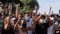 Cubanos captaron en sus teléfonos los sucesos del 11 de julio. (AP/Eliana Aponte, file)