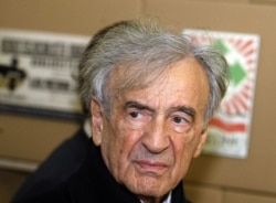 Elie Wiesel, escritor, sobreviviente de Auschwitz y Premio Nobel de la Paz