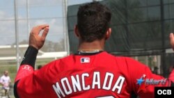 Yoan Moncada en los juegos de pretemporada.