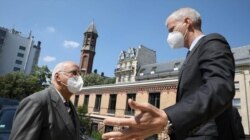 Ricardo Cabrisas y Emmanuel Moulan durante su encuentro en París para hablar de la deuda cubana. (Foto: Captura de imagen/MINREX)