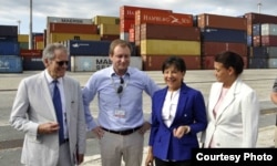 La secretaria de Comercio de EE.UU., Penny Pritzker visita el puerto de Mariel