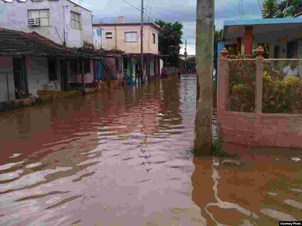 &nbsp;Aguas estancadas en un barrio de Güira de Melena