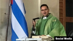 El sacerdote cubano Fernando Gálvez, párroco de la Iglesia Católica de San José de Lugareño en Camagüey. (Imagen tomada de Facebook).