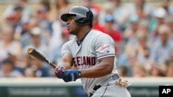 El cubano de los Indios de Cleveland Yasiel Puig .