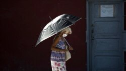 En medio de la reapertura la capital cubana enfrenta varios brotes de coronavirus. (AP/ Ismael Francisco)