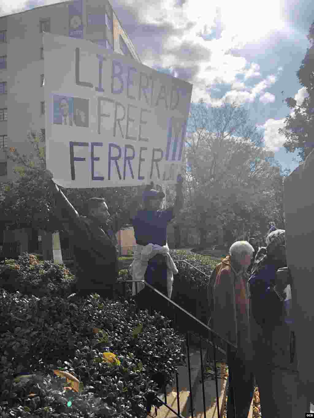 Exiliados cubanos se manifiestan en Washington para exigir la liberaci&#243;n de Jos&#233; Daniel Ferrer. (Foto: Michelle Sagu&#233;)