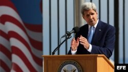 El secretario de Estado, John Kerry, durante la ceremonia de izado de la bandera de EEUU en La Habana (14 de agosto, 2015).