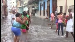 Habaneros temen más derrumbes cuando el sol seque los edificios de la capital