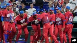 El equipo Cuba en el pasado Clásico Mundial, en Miami. (AP/Marta Lavandier)