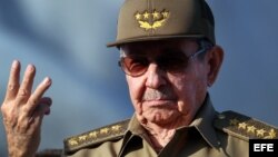 Raúl Castro, lidera el desfile por el Día Internacional de los Trabajadores el 1 de mayo de 2017.