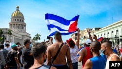 Más de mil personas fueron encarceladas tras las protestas antigubernamentales del 11 de julio de 2021. (YAMIL LAGE / AFP)