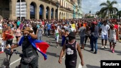 Manifestación pacífica contra el régimen comunista frente al Capitolio Nacional de Cuba el 11 de julio de 2021.