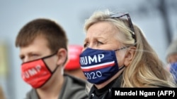 Simpatizantes del presidente Trump en Bucks County, Pensilvania, el 31 de octubre de 2020 (Mandel Ngan / AFP).