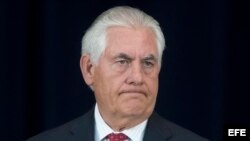 - El secretario de Estado estadounidense, Rex Tillerson, se dirige en un discurso a los empleados de su departamento, en Washington, Estados Unidos, hoy, 3 de mayo de 2017. Tillerson informó a los empleados de su departamento sobre la persepectiva exterio